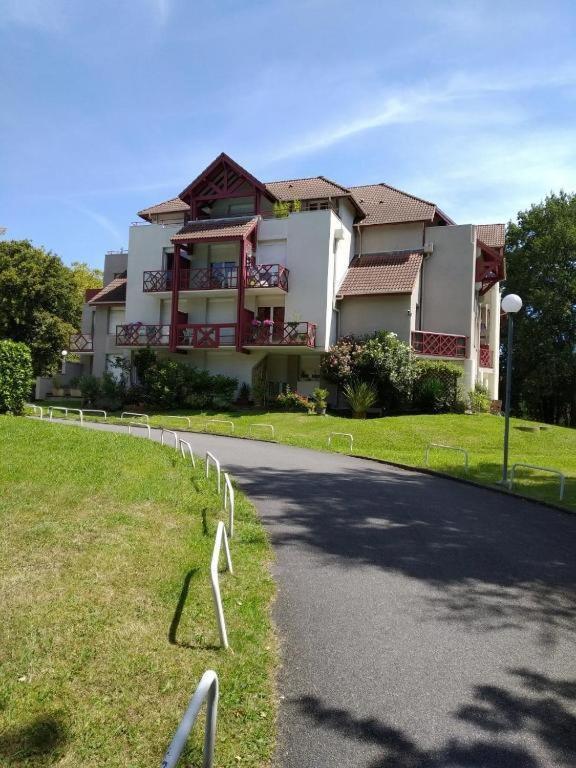 Apartmán Le Petit Park-Studio-Terrasse- Piscine-Wifi Fibre Pau Exteriér fotografie
