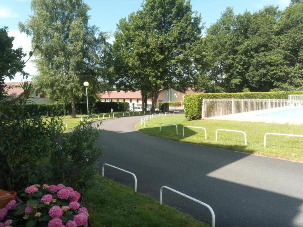 Apartmán Le Petit Park-Studio-Terrasse- Piscine-Wifi Fibre Pau Exteriér fotografie