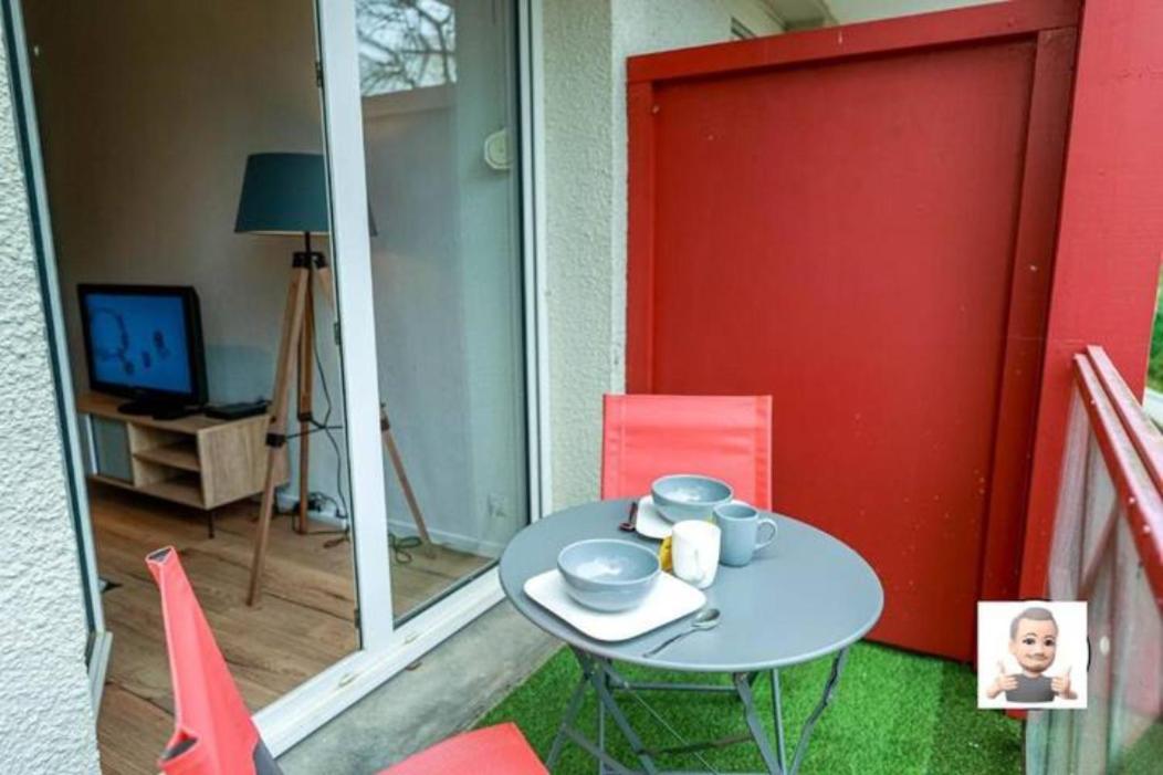 Apartmán Le Petit Park-Studio-Terrasse- Piscine-Wifi Fibre Pau Exteriér fotografie