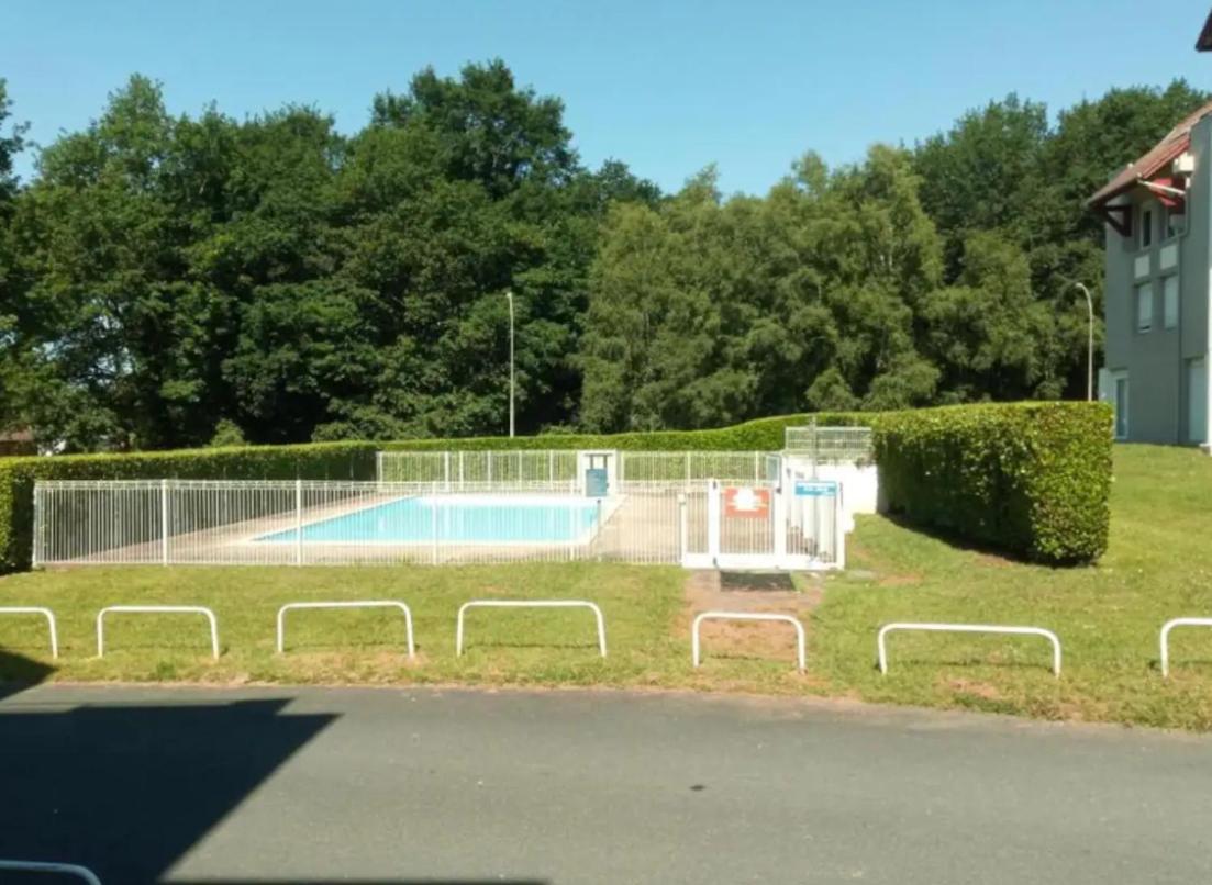 Apartmán Le Petit Park-Studio-Terrasse- Piscine-Wifi Fibre Pau Exteriér fotografie